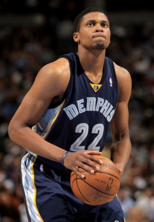  马赛核心球员重伤赛季报销，球队前景蒙上阴影  