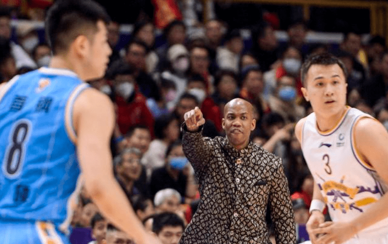  那不勒斯球迷发起众筹，计划建造传奇球星雕像  